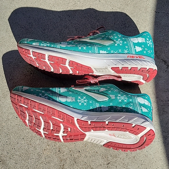 Christmas Sweater Brooks Revel athletic shoes - Picture 7 of 10